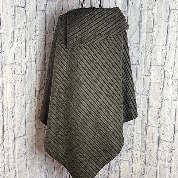 LEMODE Gray Ribbed Shawl‎ Cape OS - Picture 5 of 6